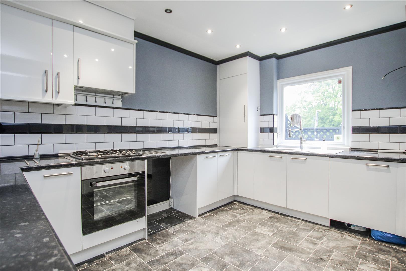 3 Bedroom Mid Terrace House For Sale - Main Image